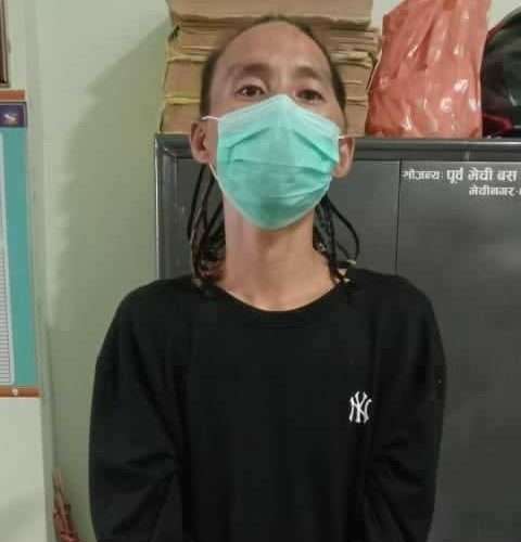 मेची पुलबाट खैरो हिरोईनसहित एक युवा पक्राउ