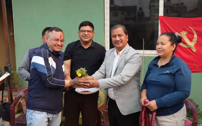 माओवादी केन्द्रका प्रदेश सदस्य श्रेष्ठसहित १४ जना नेता-कार्यकर्ता नेकपामा प्रवेश