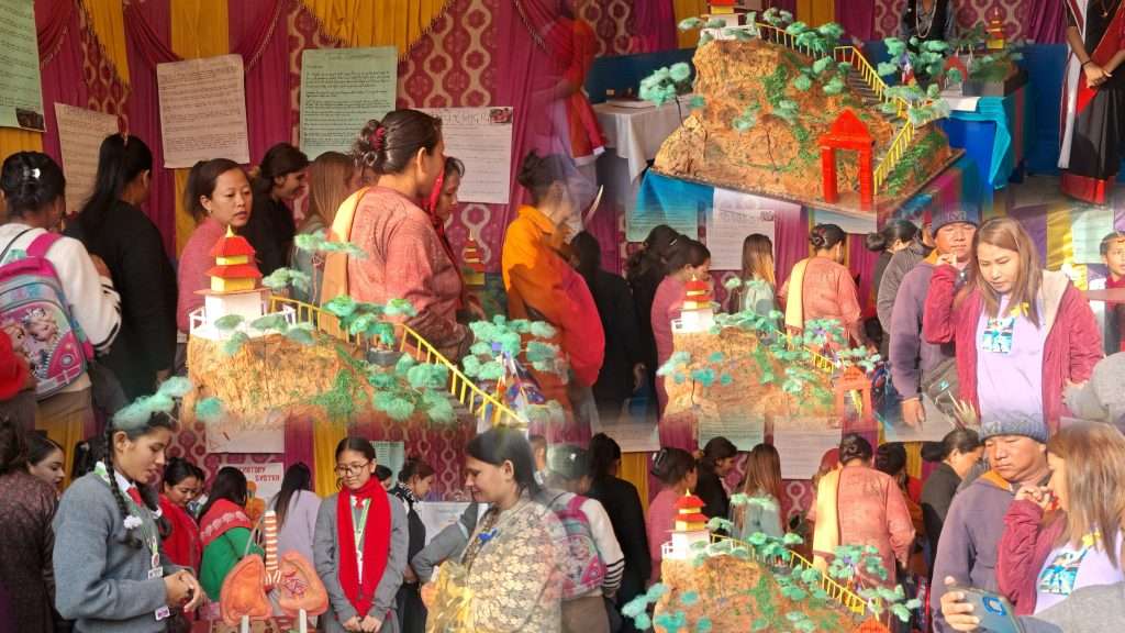 पशुपति अंग्रेजी माविमा प्रदर्शनी, विद्यार्थीको सीप देखेर अभिभावक उत्साहित