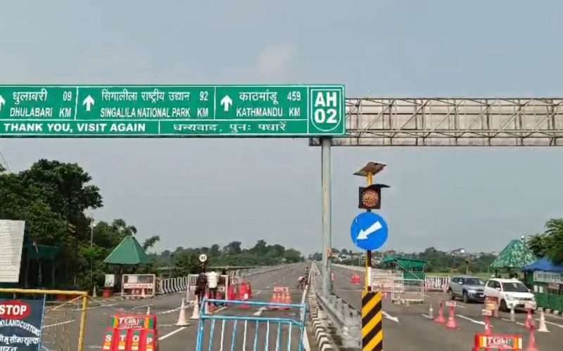 आज साँझ ६ बजेदेखि काकडभिट्टा र पशुपति नगर नाका ७२ घण्टाका लागि बन्द