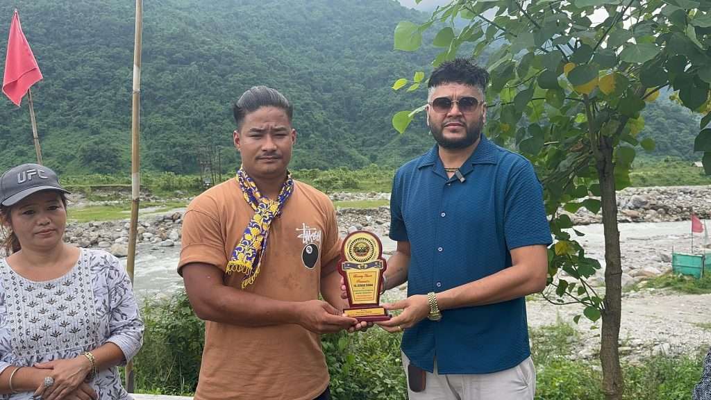 साहसी युवा जसले उर्लँदो भेलबाट ४ जना पर्यटकको ज्यान बचाए