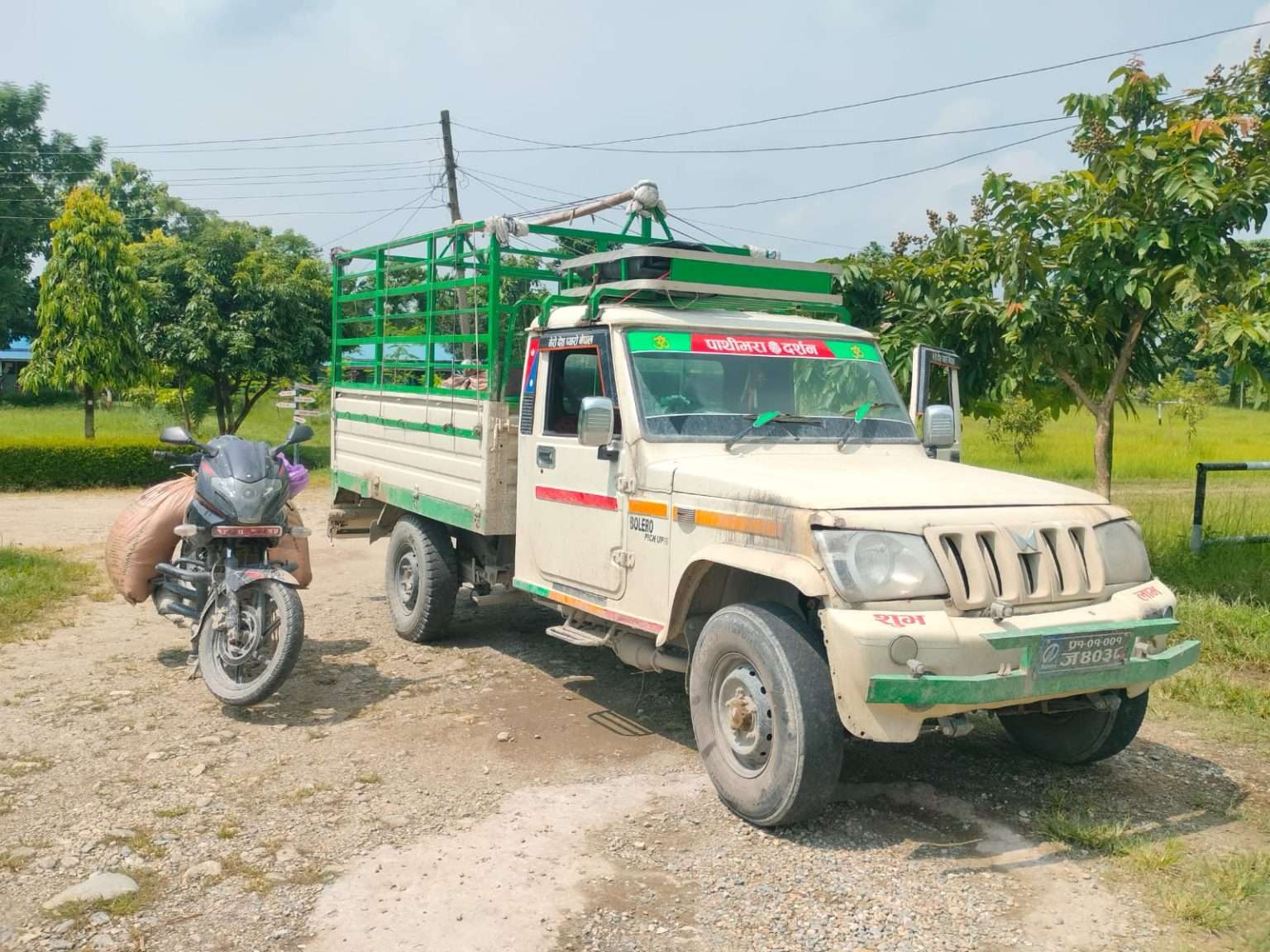 भन्सार छलीको ३२ बोरा चिनी सहित दुईवटा सवारी सशस्त्र प्रहरीद्वारा नियन्त्रणमा  नियन्त्रण