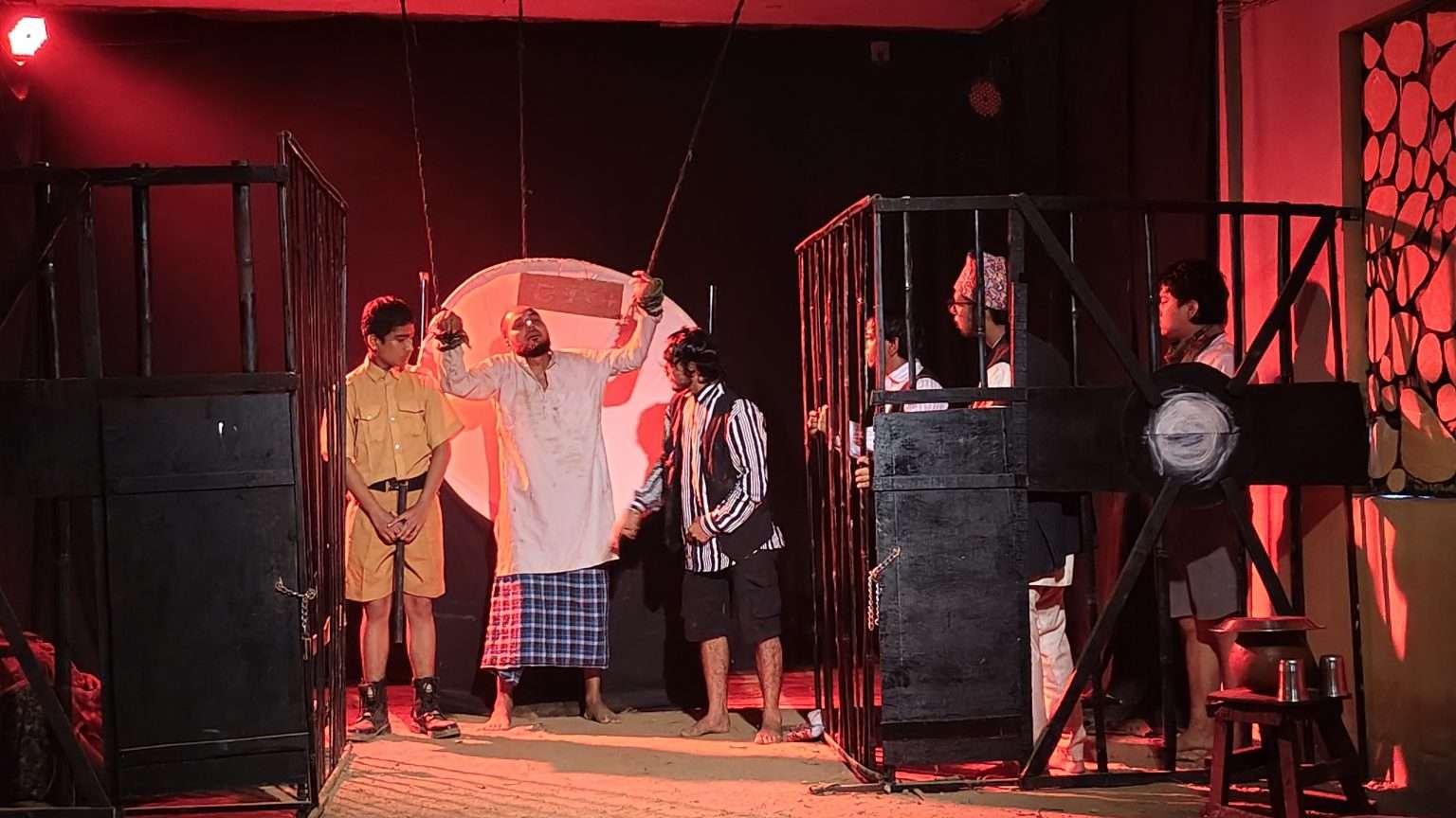 पञ्चायती कालको यातना सम्झाउँदै ‘इरफान अली’ नाटक मेचीनगरमा मञ्चन